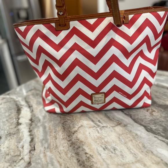 EUC Stunning RARE Chevron Dooney and Bourke large tote - Picture 9 of 12